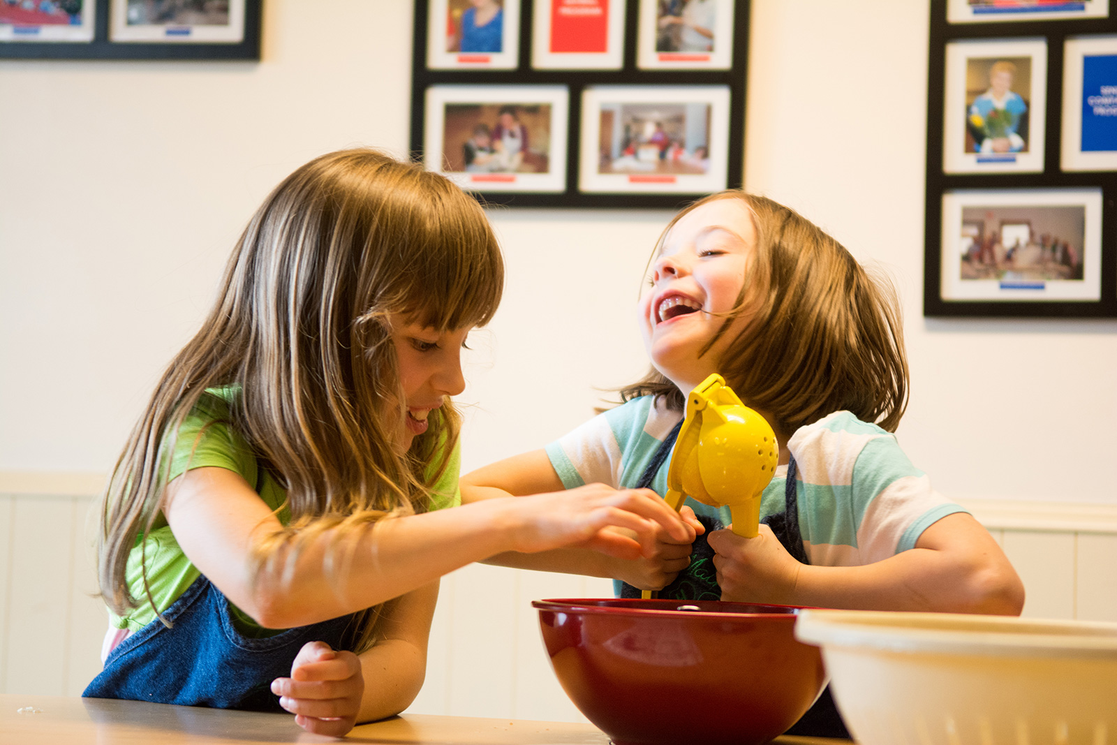 girls-with-food